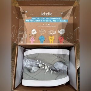 NWT Kizik Kids “Prague” Gray Shoes - Size 4Y - new in box!